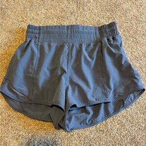 Lululemon hotty hot high rise 2.5” shorts